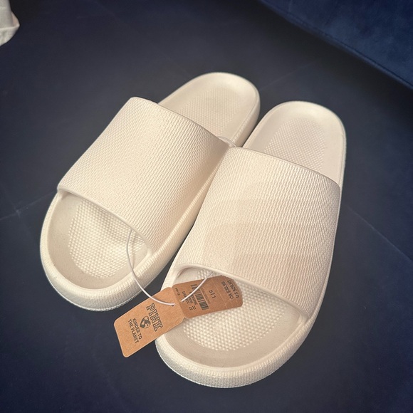 Pink Slippers Victoria's Secret Slides - Picture 2 of 3